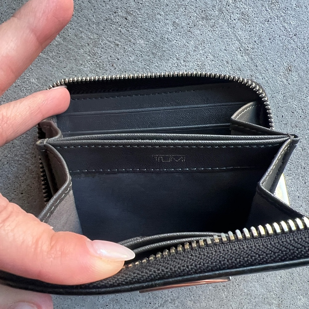 Tumi Sinclair Zip Around Small Wallet black leather. - Picture 4 of 5